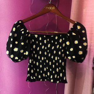 Floral daisy black crop top with puff sleeves